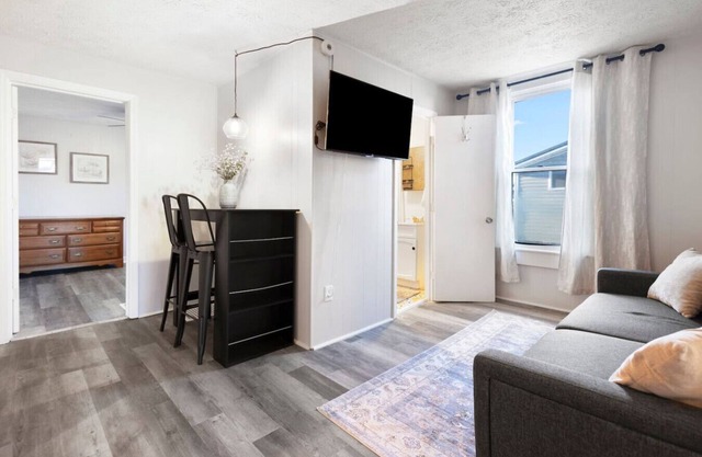 Private Apartment close to LEAP