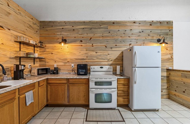 Private apartment located 1 mile from town