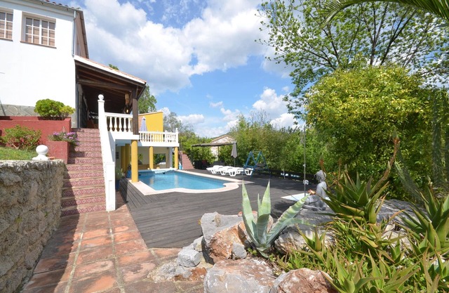 Appartement privé avec une vue imprenable sur la campagne, grande piscine, des jardins et une connexion Wi-Fi