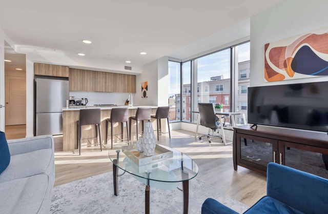 Private Apt with Kitchen & Gym-IDL-550