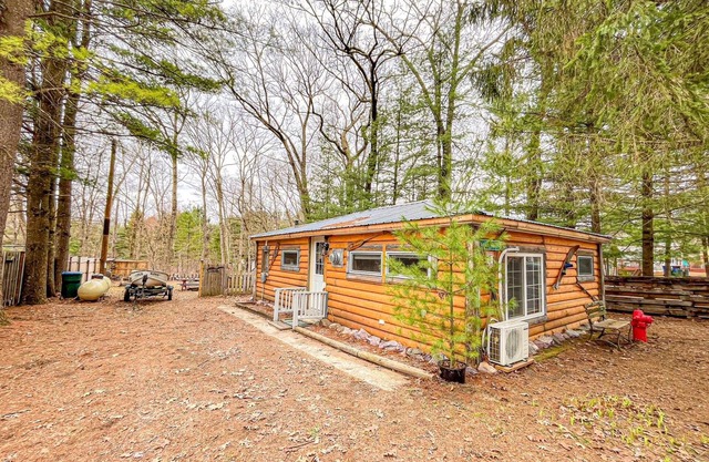 Private Quiet backyard BBQ & campfire, kayak,fish,WI Dells,UTV,hike,bike,winery