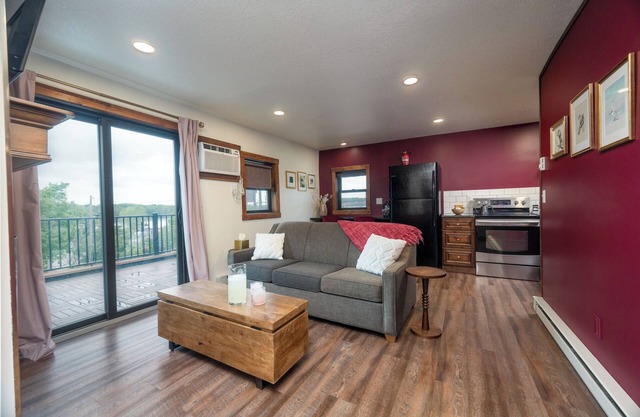 Arcade | Ping Pong | Private Balcony | Dart Board | Walk Everywhere