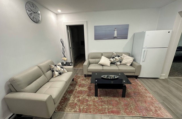 Private Basement Suite - 2 Bedrooms