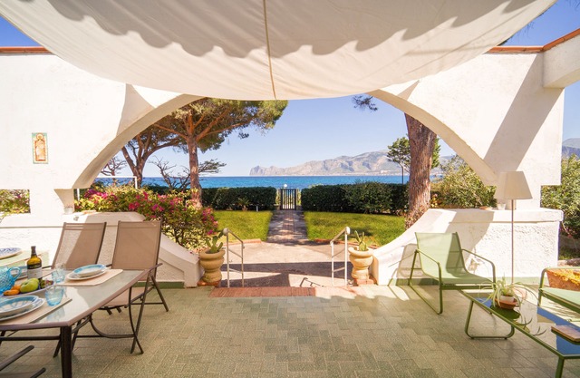 Plage privée, résidence exclusive, vue sur le golfe, parfum de mer !