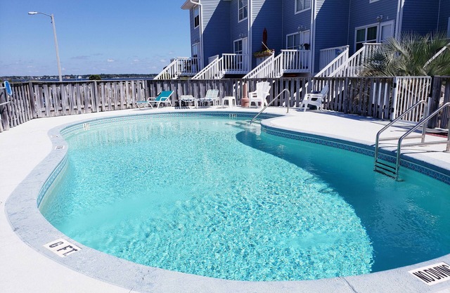 Private Beach for Community. Walking Distance to the Pier. SNOWBIRDS WELCOME!