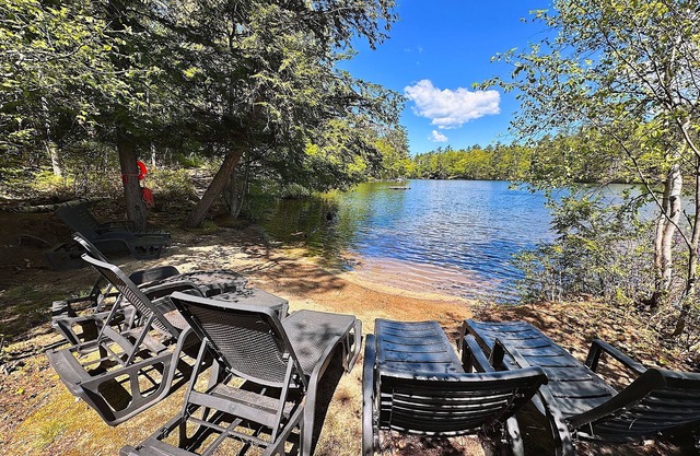 Private Beach, 8 Kayaks/Canoes, Bocce - Perfect Home for Multi-Family Trips!