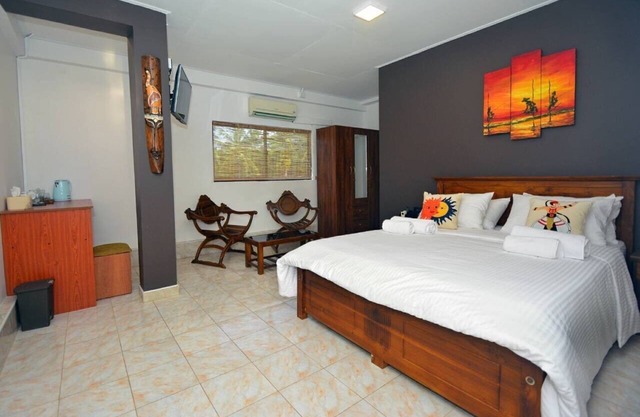 Plage privée / Max 6 personnes / chambre à 2 lits / Wifi / Gym /