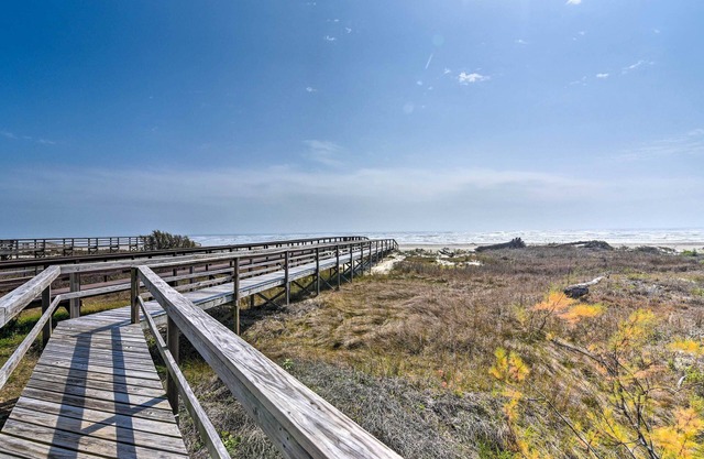 Private Beach + Oceanfront Balcony: Freeport Home