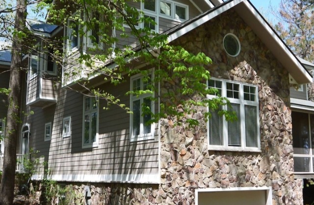 Plage privée. Lac MI sur 10 acres. Intimité pourtant proche de Harbor Country. Prendre plaisir!