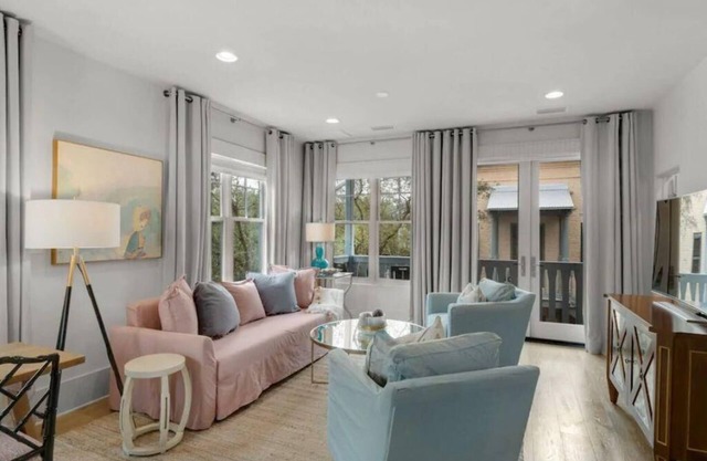 PRIVATE BEACH/POOL ACCESS-Gulf Side Pied-a-Terre-Steps to the Beach-2 Bikes