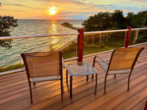 Private Beach Pool Table HUGE views gas grill