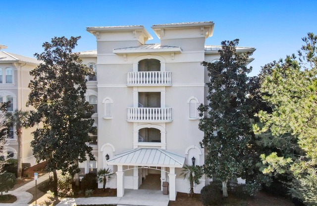 PRIVATE BEACH Access <100yds, Heated Pool, Gated Community, Ground Floor Villa!