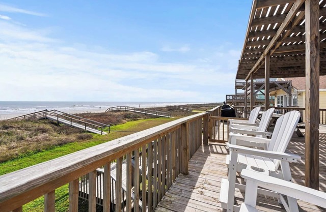Boho Beach Vibes | Beachfront | Sleeps 16!
