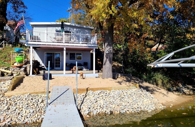 Private Beach Waterfront w/ Dock - Rock River Hideaway