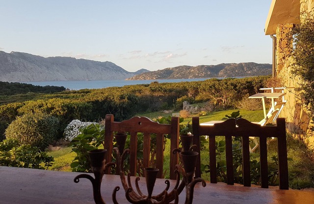 Plage, amarrage privé à 150m, transferts vers les îles et Tavolara avec vue mer
