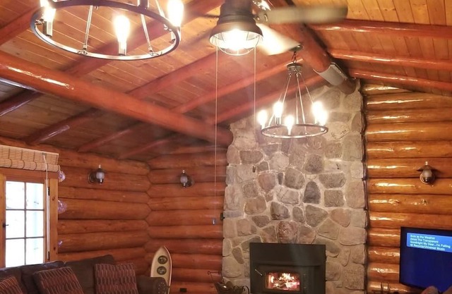 Private Beachfront log cabin Lake of the Woods