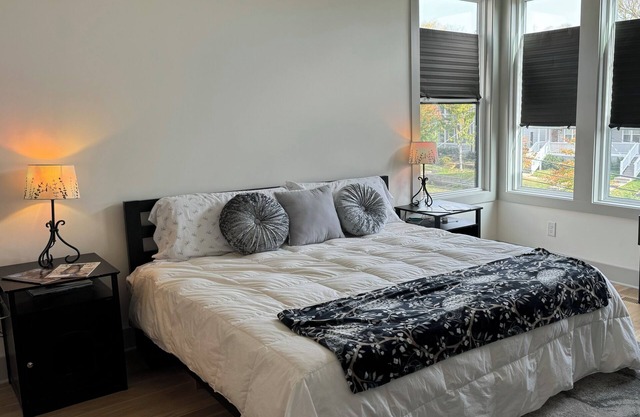 Shared Space 3-bedroom house with WiFi and AC in trendy Nashville neighborhood!