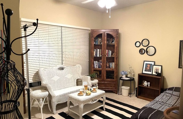 Private Bedroom in Condo close to Hospitals/IU
