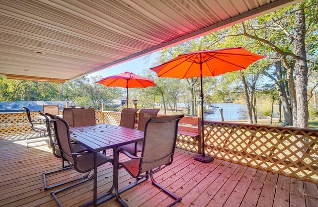 Private Boat Dock: Family-Friendly Grove Getaway