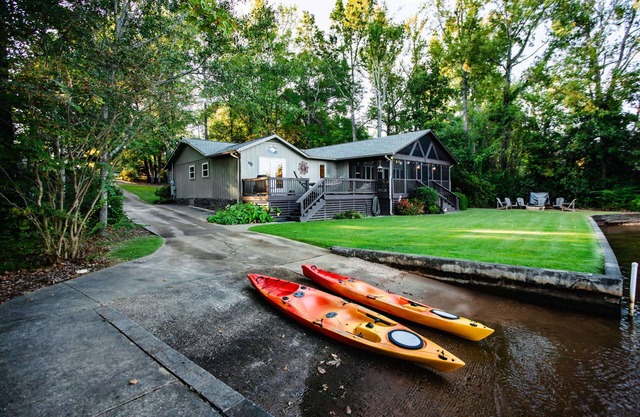 Retraite au bord du lac; Poisson, kayak, véranda, rampe de bateau, WiFi et câble
