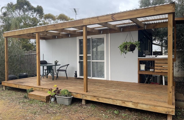 Private Cabin, Modern styled self contained in a peaceful area.
