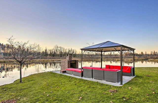 Private Cadillac Gem w/ Kayaks, Hot Tub, Pond, Pool Table and More