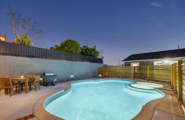 Private Casa/Min Downtown,Beaches,Freeways