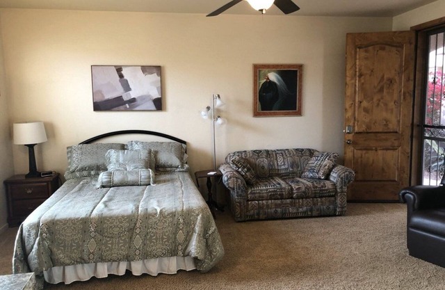 Private Casita in quiet neighorhood.