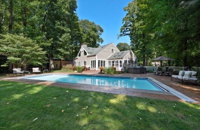 NOUVELLE LISTE! Cherry Beach Pool House avec grande piscine chauffée et bain à remous!