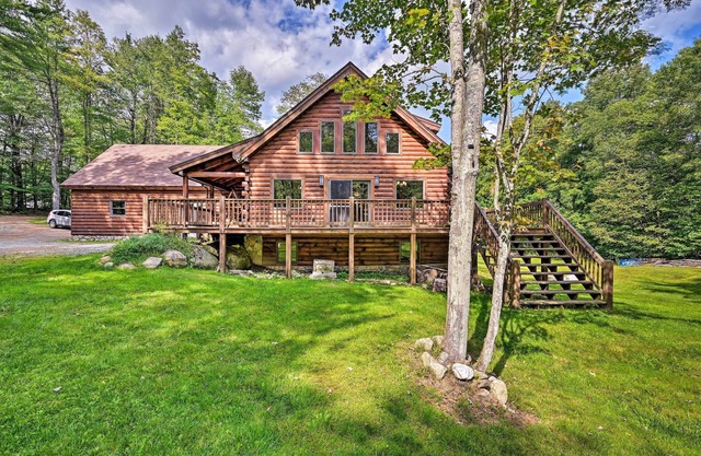 NOUVEAU! Private Chester Home w / Deck, minutes de ski!