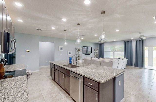 Private coastal home, family-friendly and close to everything