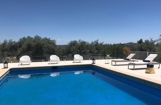NOUVEAU Villa contemporaine privée avec grande piscine sur son propre terrain - Offre Fab August