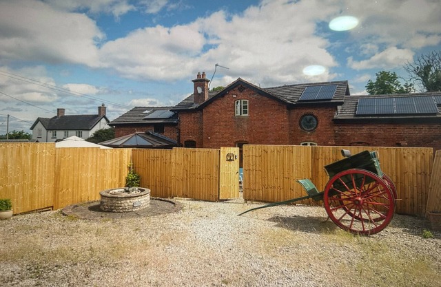 Private Cozy 1-Bedroom Cottage in Staffordshire