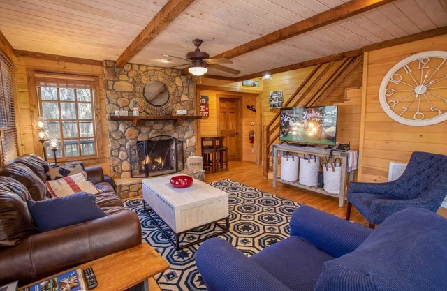 4BR, Près de Boone, Blowing Rock, Station de ski, Cheminée d'extérieur, Granit / Inox, 5 téléviseurs haute définition, xBox 360