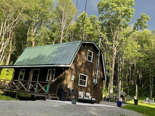 Private Cottage with Hot Tub in the Woods