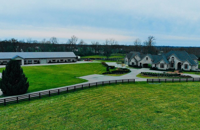16 miles à Keeneland, 13 à KY Horse Park; Domaine privé et meublé!