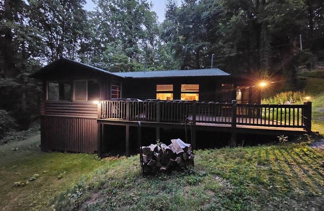 In the heart of English Mountain, 35 to all attractions