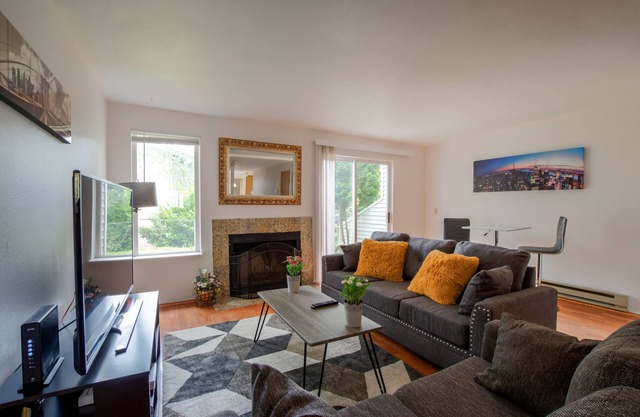 Private, Cozy, and Strategic entire 2 beds TH