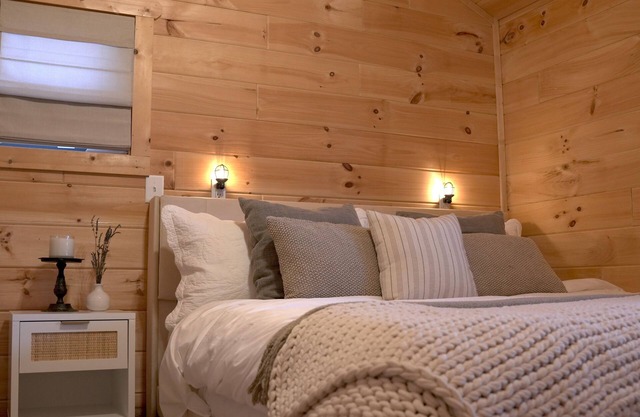 Private Cozy Cabin Modern Retreat with WIFI