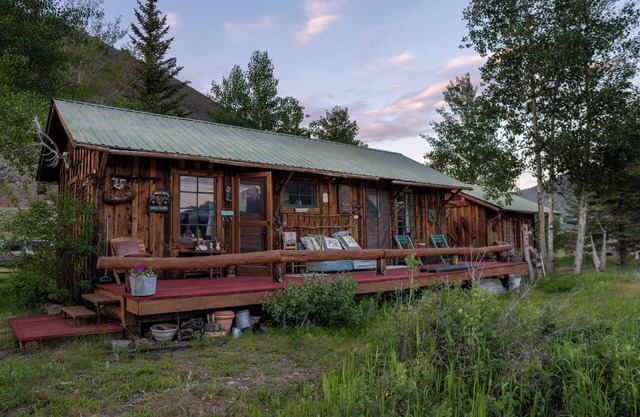 Cabines rustiques et confortables privées sur la rivière à seulement 18 miles de Sun Valley