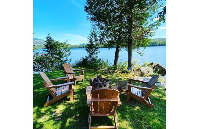 Private & Cozy lakeside cabin with A+ lake views