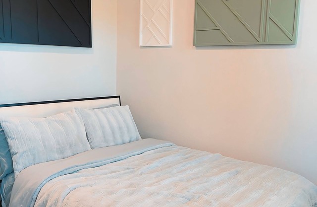 Peace & Serenity - Private Cozy Room in a House 5mins to DT, Simi Valley View