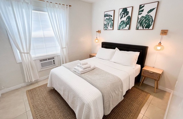 Private cozy Suite // BEACH within 5 miles