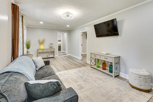 Private Deck and Yard Home 3 Mi to Dtwn Sanford!