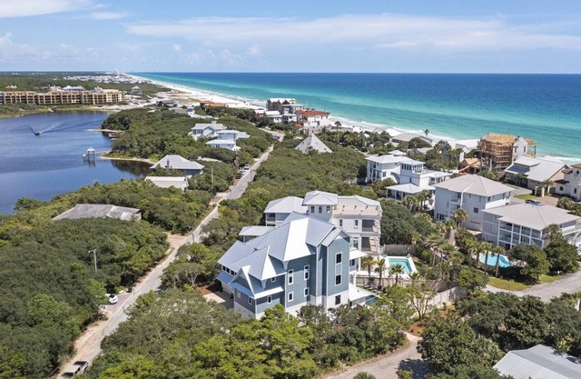 Private Deeded Beach Access, Gym, Pool | Carousel