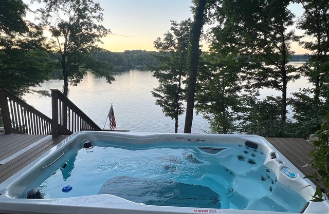 Lakefront fun: boat, hot tub, fire pit, kayaks, private swim island, game room
