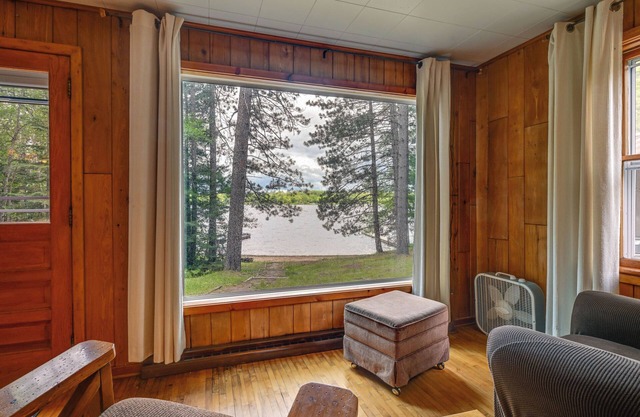 Cozy Echo Lake Cabin Near Snowmobiling Trail!