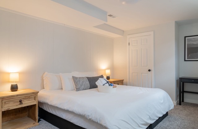 Private, Dog-friendly Suite w/ Hot Tub near Downtown COS