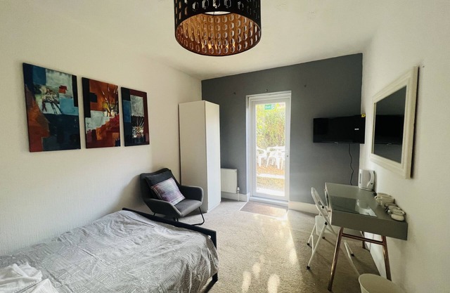 Private Double Room in Shared House