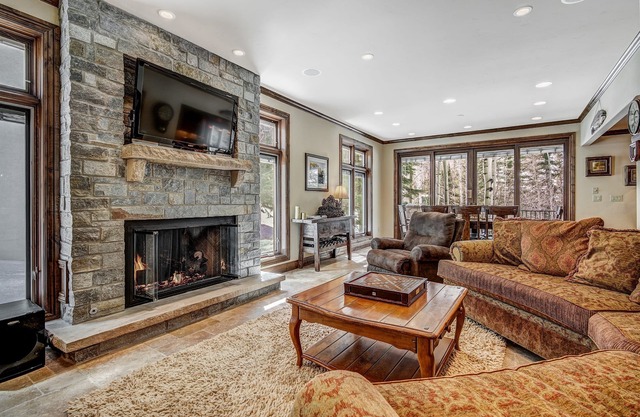 ⭐️ Private East Vail Home, OnShuttleRoute, 4 EnSuites, HeatedGarage, EV Charger